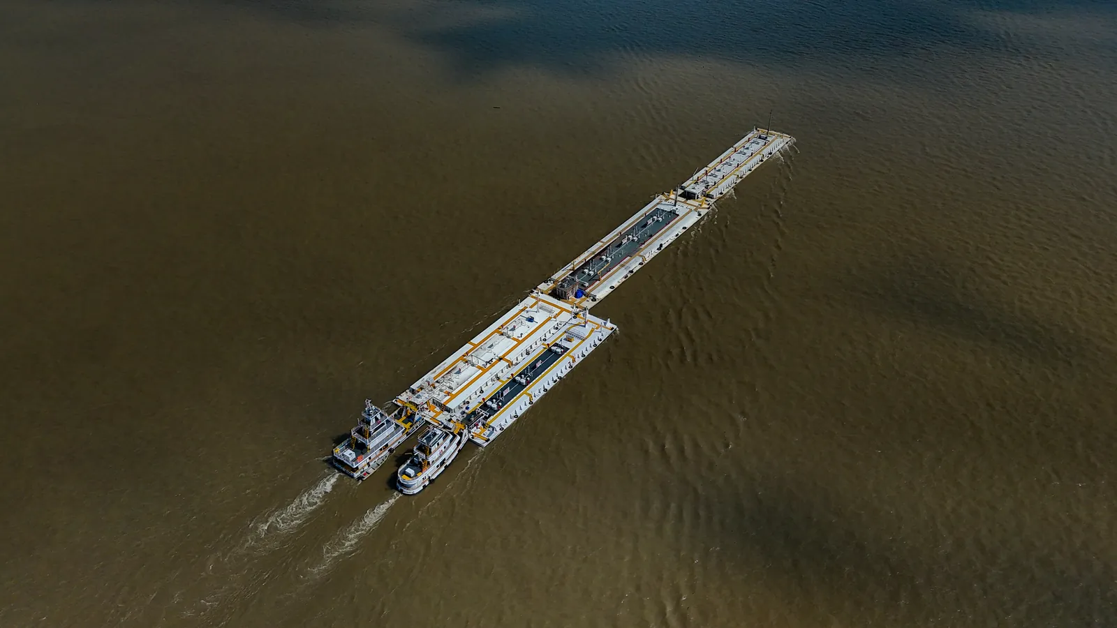 Comboio com rebocador acoplado